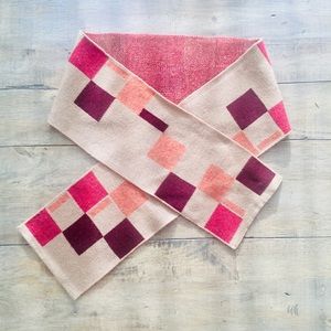 🏵 3 for $25, Banana Republic Scarf